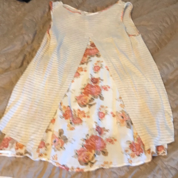 Floral top - Picture 2 of 2